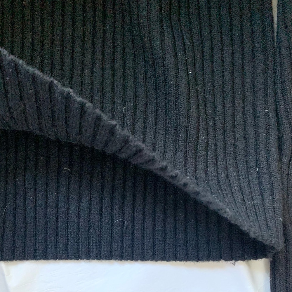 LL Bean 100% Merino Wool Ribbed Knit Turtleneck Sweater in black - Picture 7 of 14